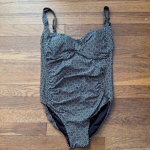 😎 Shore Shapes Swimwear black/white geometric pattern swimsuit. Size 8.